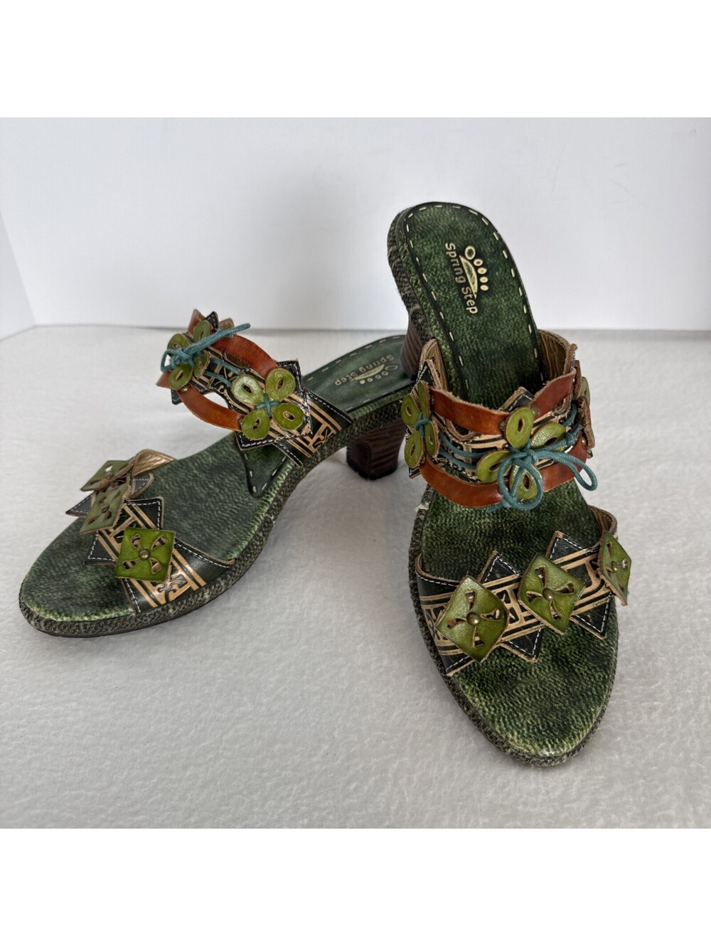 Spring Step Savory Green Floral Applique Kitten Heel Sandals Wms 40- 9 US